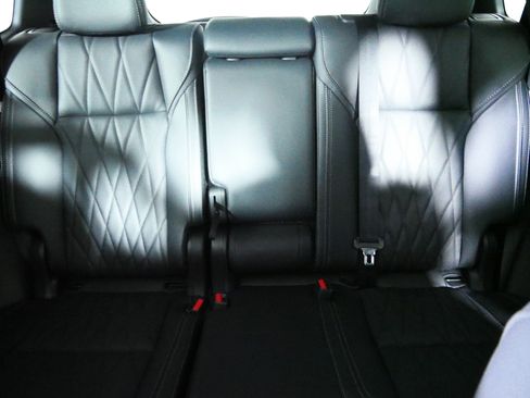 New 2026 Mitsubishi Outlander 4WD Plug-In Hybrid image 3