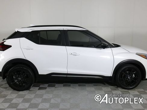Used 2023 Nissan Kicks SR w/ SR Premium Package FWD image 4