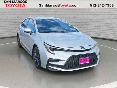 Used 2024 Toyota Corolla SE image 3