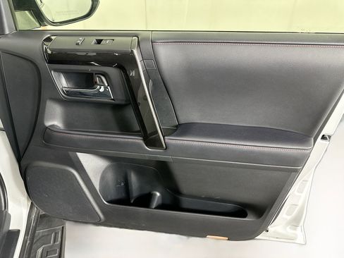 Used 2024 Toyota 4Runner TRD Off-Road Premium image 32