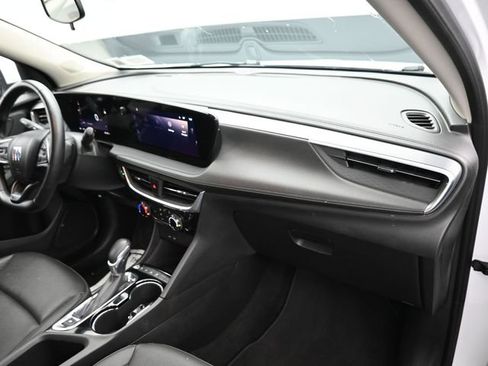 Used 2024 Buick Encore GX Sport Touring image 9