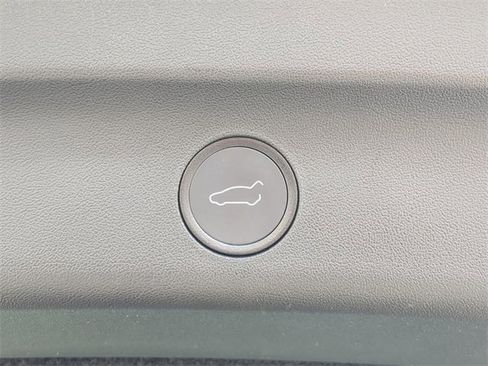 Used 2022 Tesla Model Y Long Range image 15