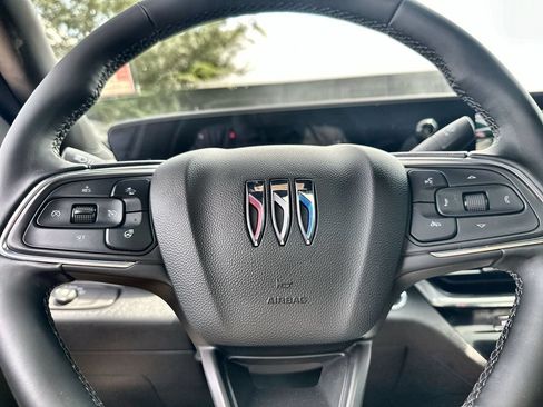Used 2026 Buick Envista Avenir FWD image 33