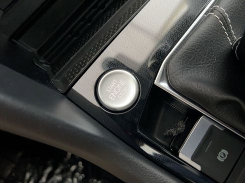 New 2026 Volkswagen Taos SE image 25