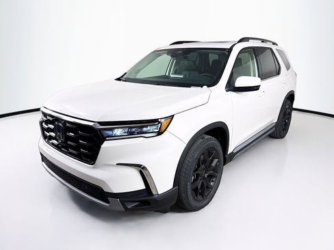 New 2025 Honda Pilot Touring image 4