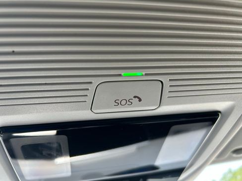 Used 2025 Volkswagen Tiguan S image 58