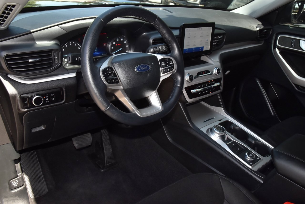 Used 2023 Ford Explorer XLT AWD/4WD image 33