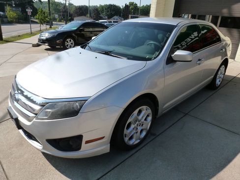 Used 2010 Ford Fusion SE image 4