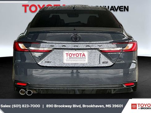 Used 2025 Toyota Camry SE w/ Convenience Package FWD image 4