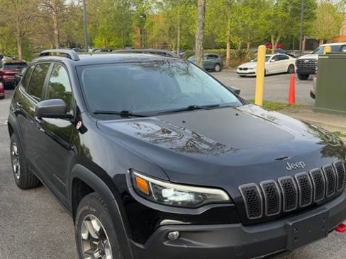 Used 2019 Jeep Cherokee Trailhawk image 4