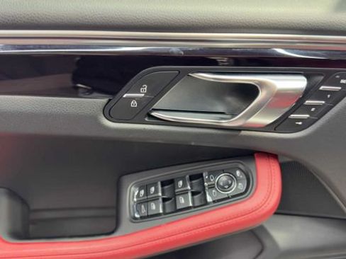Used 2020 Porsche Macan S AWD/4WD image 21