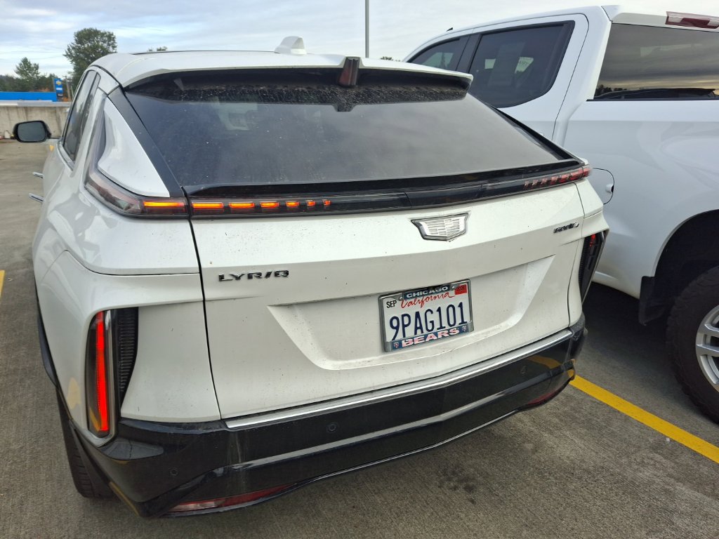 Certified 2024 Cadillac Lyriq Luxury AWD/4WD image 6