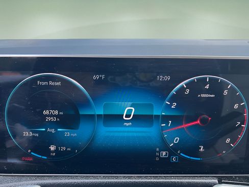 Used 2021 Mercedes-Benz GLB 250 4MATIC image 22