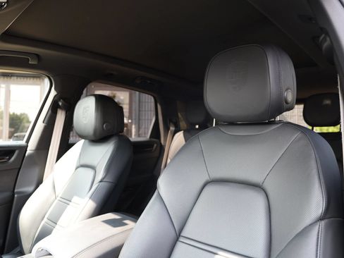 Used 2022 Porsche Cayenne Platinum Edition AWD/4WD image 23