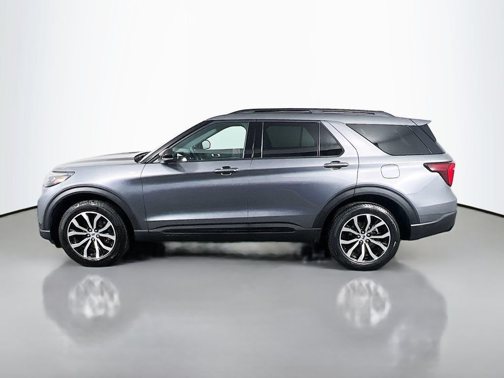 Used 2025 Ford Explorer ST-Line AWD/4WD image 4