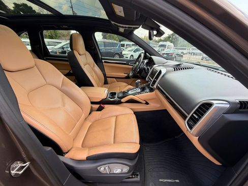 Used 2016 Porsche Cayenne AWD/4WD image 13