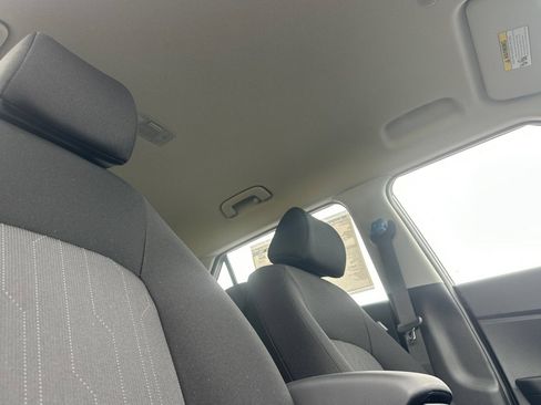 Used 2026 Hyundai Venue SE FWD image 16