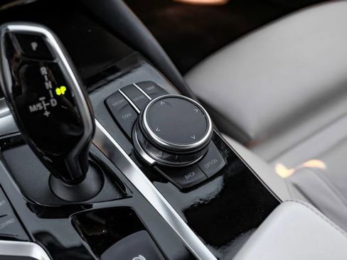 Used 2019 BMW 540i w/ Executive Package image 33