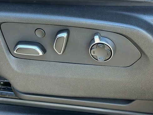 Used 2024 GMC Yukon XL Denali Ultimate image 11