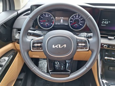 Used 2024 Kia Carnival EX FWD image 15