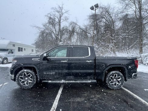Certified 2022 GMC Sierra 1500 SLT w/ SLT Convenience Package image 6