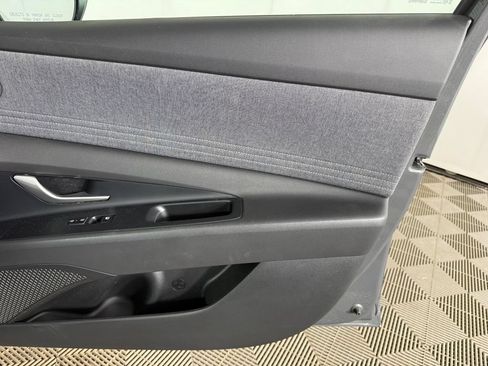Used 2025 Hyundai Elantra Limited FWD image 24