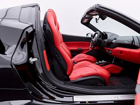 Used 2018 Ferrari 488 Spider RWD image 49