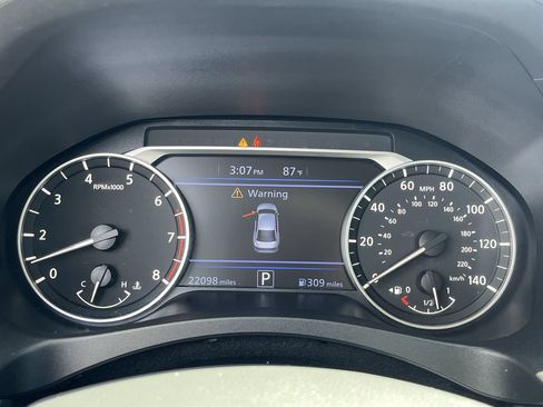 Used 2025 Nissan Altima 2.5 SV FWD image 10