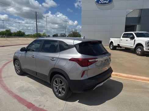 Used 2022 Kia Seltos LX image 7