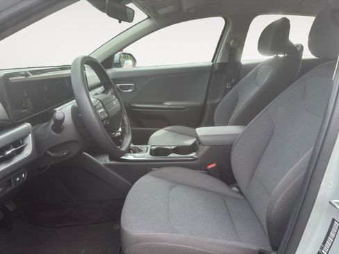 Used 2025 Kia K4 FWD image 9
