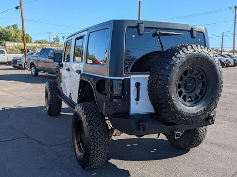 Used 2015 Jeep Wrangler Unlimited Rubicon image 9