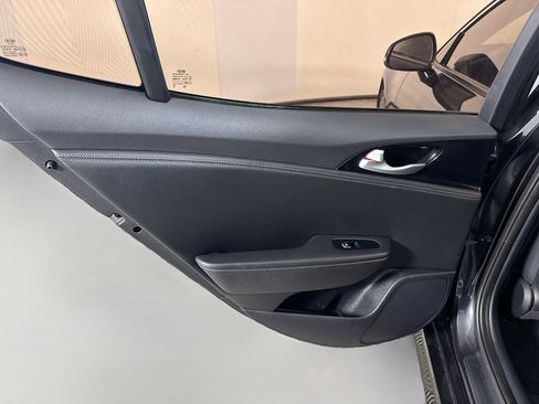 Used 2019 Kia Stinger image 26