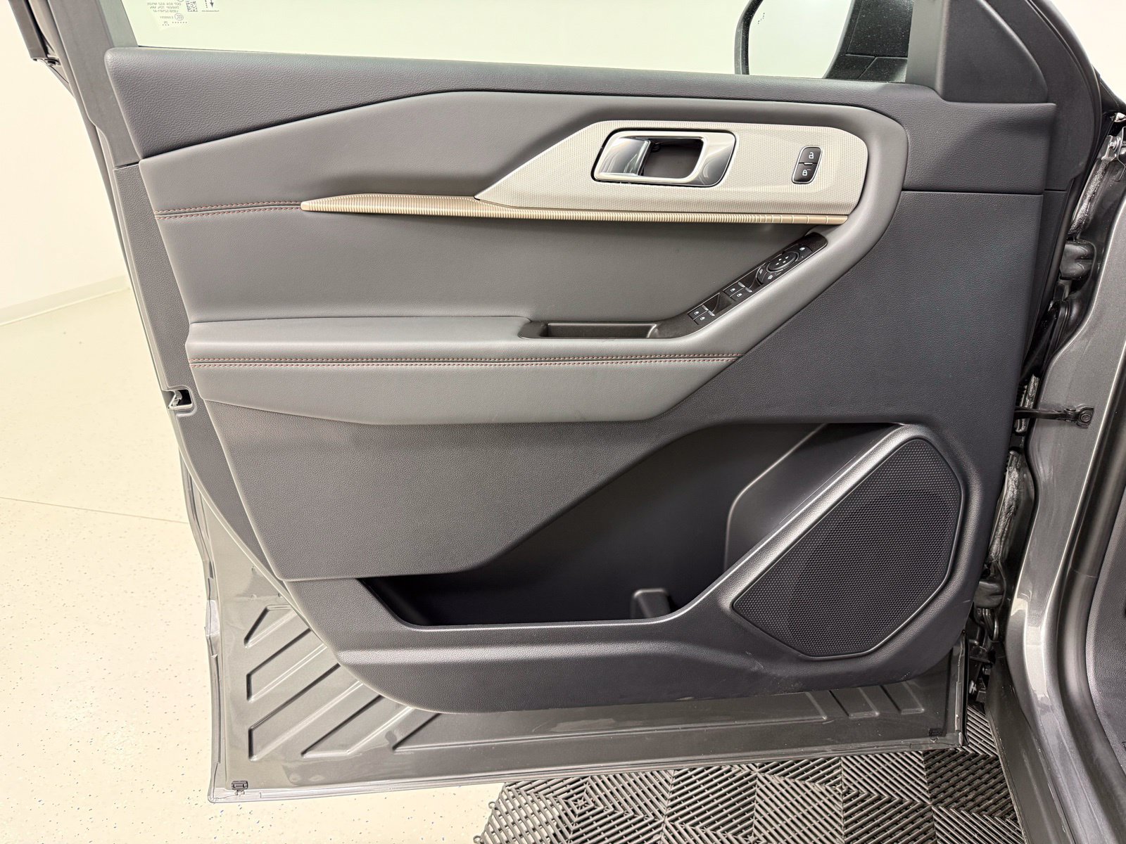New 2026 Ford Explorer Active w/ Active Comfort Package RWD image 11
