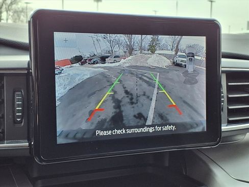 Used 2022 Ford Explorer XLT w/ Equipment Group 202A image 11