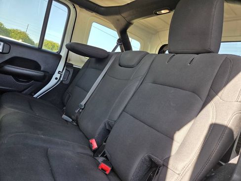 Used 2019 Jeep Wrangler Unlimited Sahara w/ Safety Group AWD/4WD image 23