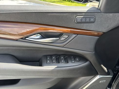 Used 2020 Cadillac Escalade Luxury AWD/4WD image 40