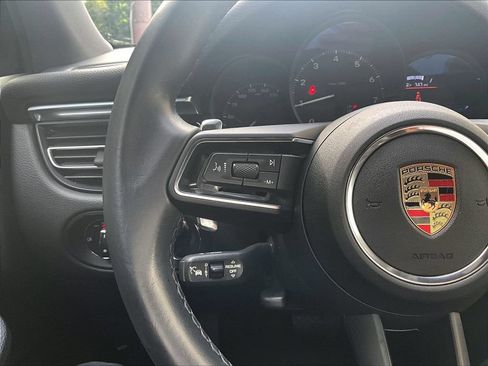 Certified 2023 Porsche Macan AWD/4WD image 23