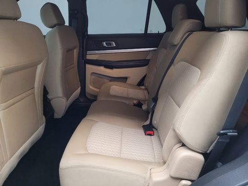 Used 2016 Ford Explorer image 18