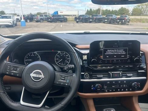 Used 2022 Nissan Pathfinder Platinum w/ Cargo Package AWD/4WD image 9