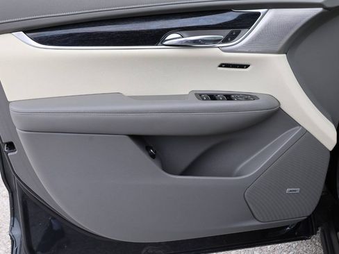Used 2022 Cadillac XT6 Premium Luxury w/ Technology Package AWD/4WD image 12