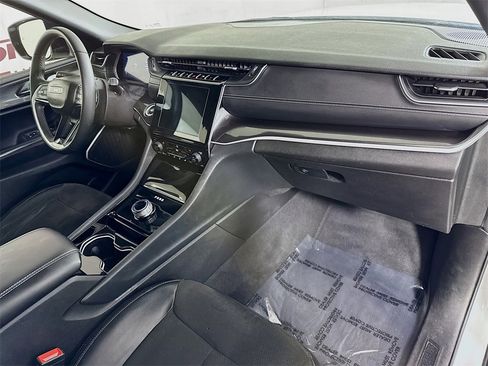 Used 2023 Jeep Grand Cherokee Altitude image 32