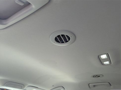 Used 2021 Buick Enclave Essence image 15