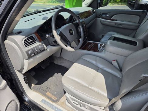 Used 2008 Chevrolet Tahoe LTZ w/ LTZ Preferred Equipment Group AWD/4WD image 6