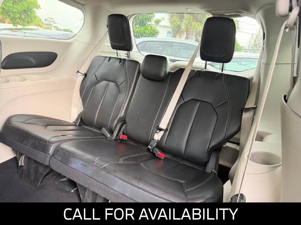 Used 2023 Chrysler Pacifica Touring-L FWD image 28