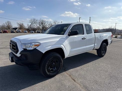 Used 2022 Toyota Tacoma SR5 image 2