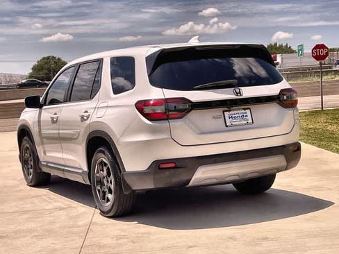 Certified 2025 Honda Pilot EX-L image 5