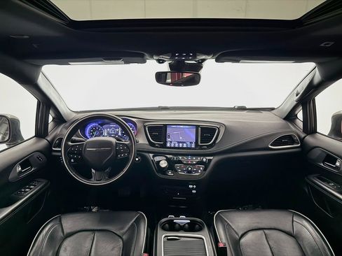 Used 2019 Chrysler Pacifica Limited w/ Advanced Safetytec Group image 28