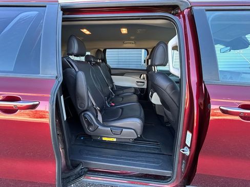 Used 2024 Kia Carnival LX image 56