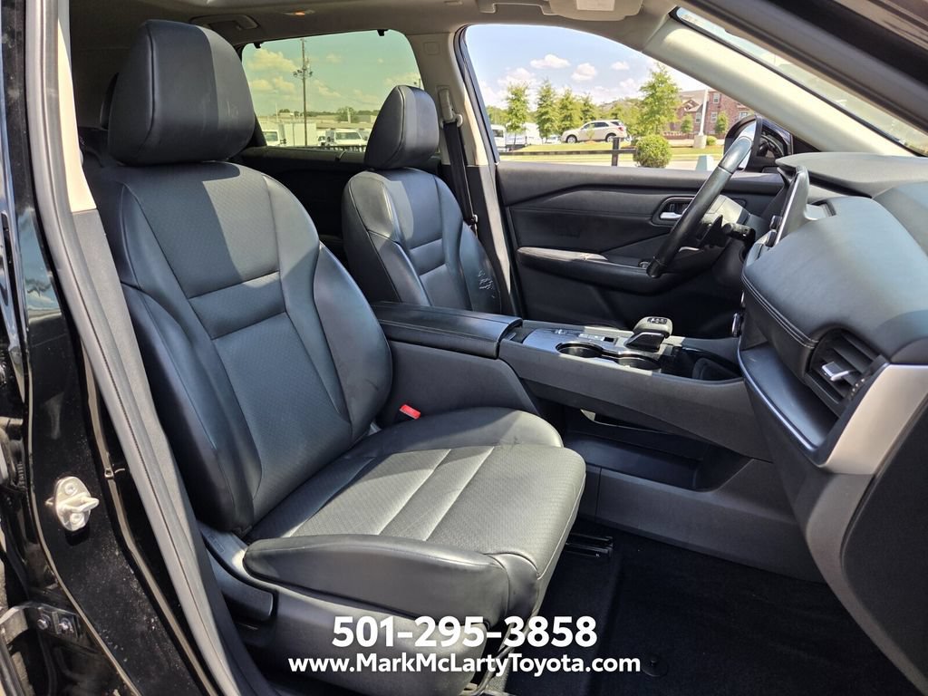 Used 2024 Nissan Rogue SV w/ SV Premium Package FWD image 15