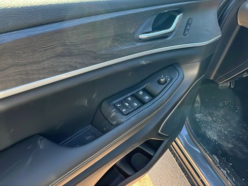 New 2026 Jeep Grand Cherokee Limited image 15